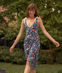 The Easy Breezy Voile Sarong - Strawberry Fields in Deep Sea